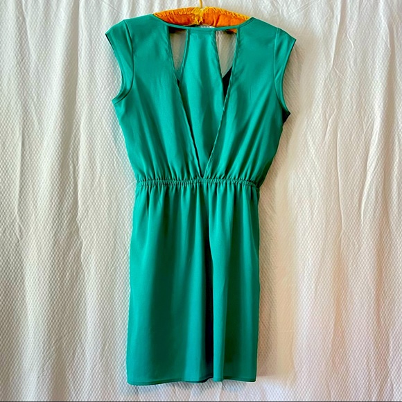 BEBOP Green Lightweight Dress - Picture 3 of 4